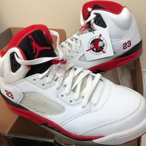 NWT Men white /black /red Jordan sneakers